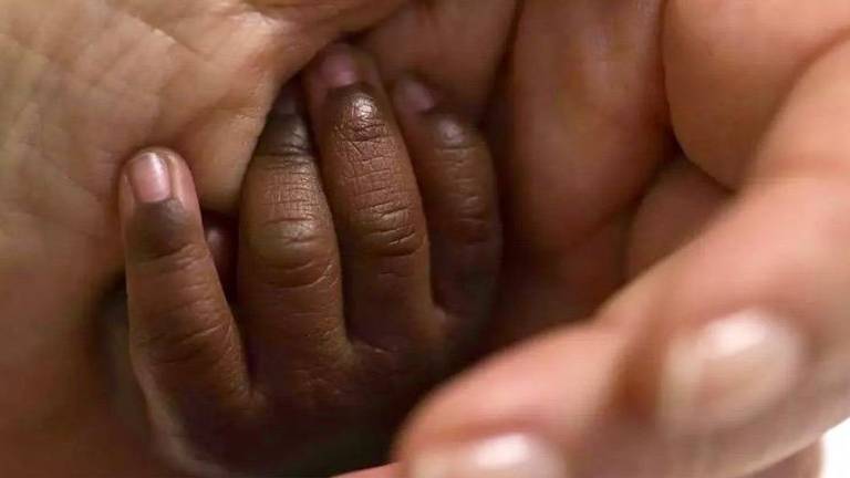 Esperaba septillizos, pero da a luz a nueve bebés