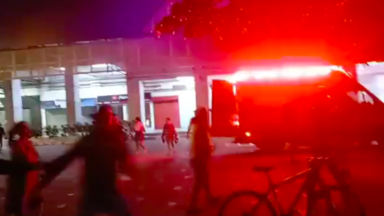 Balacera en los exteriores del estadio Capwell: hinchas del Emelec fueron atacados a pocas horas del Clásico del Astillero