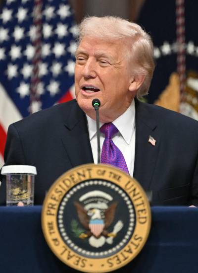 El presidente de Estados Unidos, Donald Trump, interviene durante una mesa redonda en el recinto de la Casa Blanca en Washington, D.C.