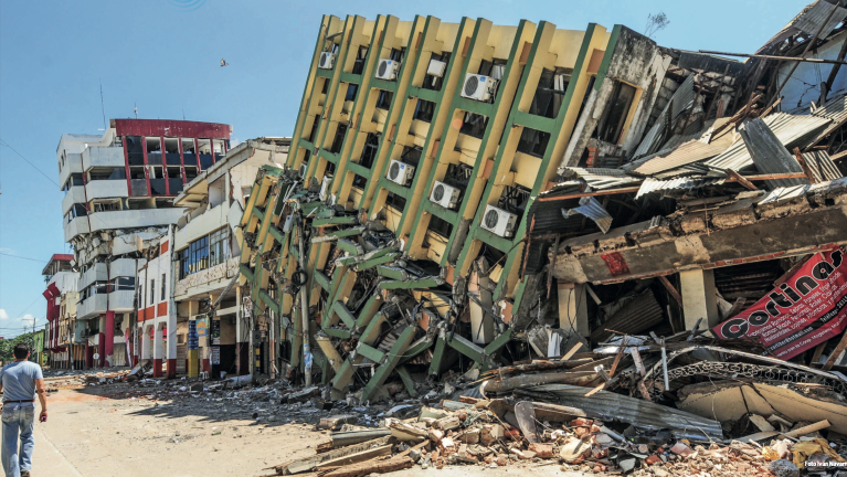 10 años del terremoto del 16A en Ecuador: la tragedia anunciada que destruyó ciudades y dejó deudas pendientes