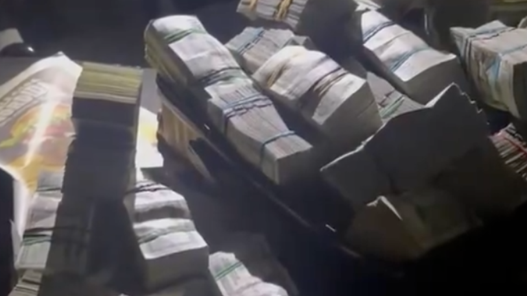 Guayaquil: hallan USD 250.000 en un carro relacionado con los Comandos de la Frontera