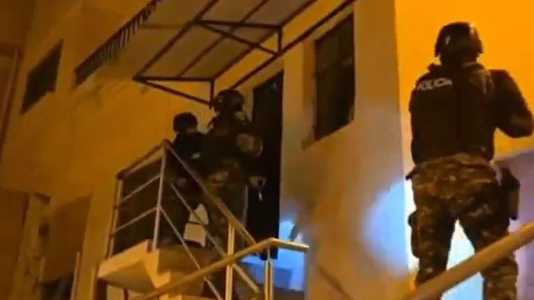 Detienen en Azogues a objetivo de valor intermedio de 'Los Lobos' y otros tres presuntos miembros