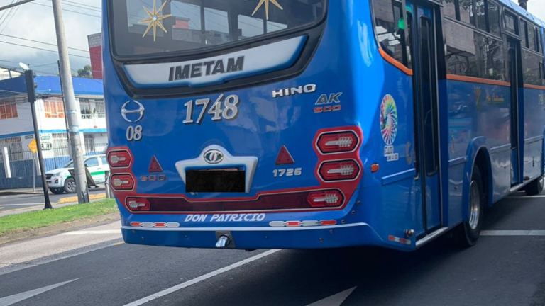 Chófer de bus fue detenido por conducir en estado de embriaguez, en el sur de Quito