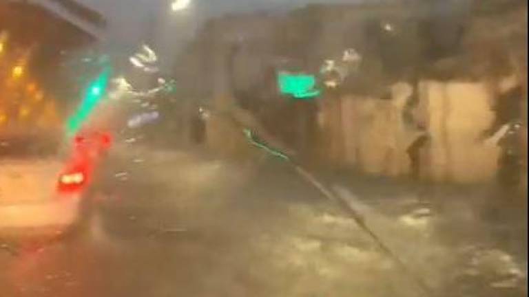 VIDEO: Fuerte lluvia causa inundaciones en varias zonas de Guayaquil, Samborondón y Durán durante la noche de este viernes