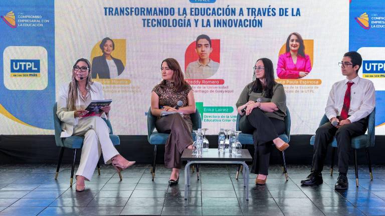 Especialistas del panel Transformando la educación a través de la tecnología y la innovación.