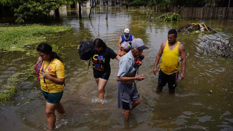 Número de afectados por las fuertes lluvias en Ecuador se duplica en un día y alcanza los 66.000