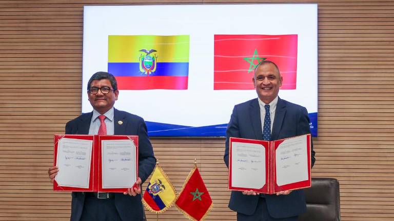 El ministro Luis Alberto Jaramillo y el ministro de Industria y Comercio de Marruecos, Ryad Mezzour.