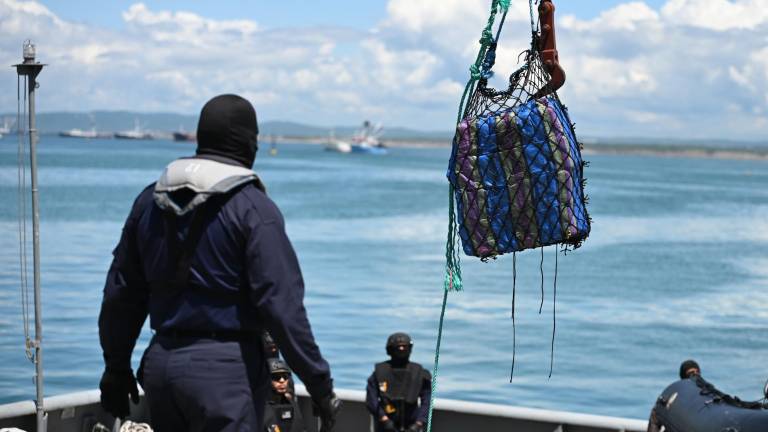 Ecuador y Estados Unidos incautan más de tres toneladas de cocaína en altamar