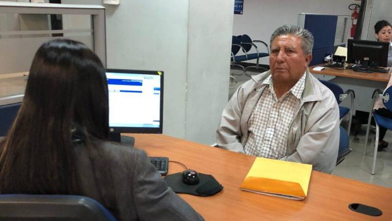 Devolución del IVA a adultos mayores y personas con discapacidad: Ecuador acumula atrasos por USD 119 millones