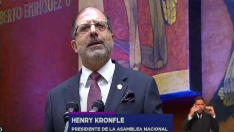 Kronfle destaca alianza de una mayoría multipartidista e invita a Noboa a trabajar juntos
