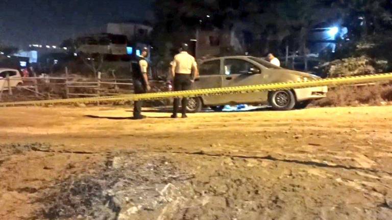 Hallan cuatro cadáveres dentro de un carro en Santa Elena: dos estaban atados en la cajuela