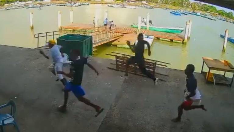 Video captó el ataque armado que se produjo en un puerto de Esmeraldas; al menos nueve personas fallecieron