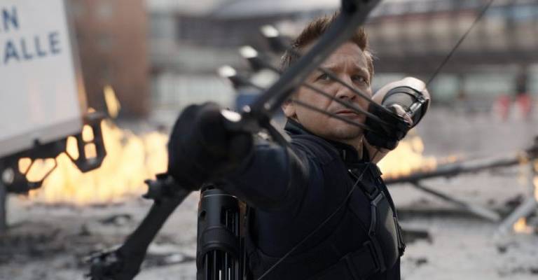 Jeremy Renner se fracturó ambos brazos durante rodaje de Avengers