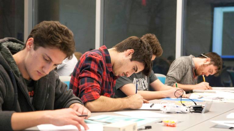 Universidad de Cuenca abre su proceso de admisión 2026: estas son las fechas clave y cómo será el examen