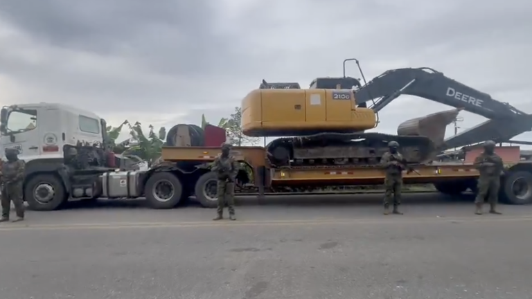 Napo y Pastaza: militares decomisaron equipos de minería ilegal valorados en casi USD 1 millón