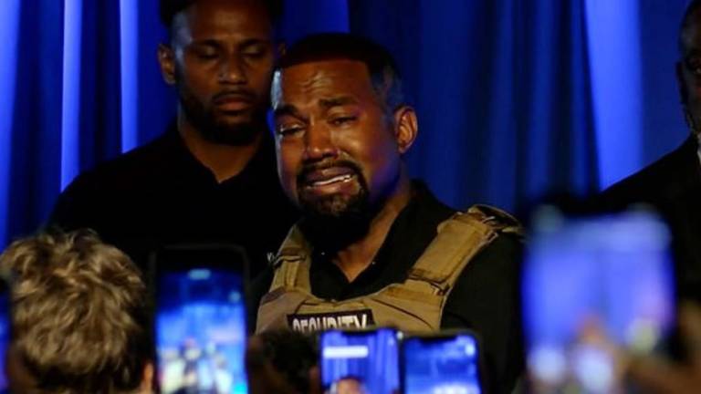 Kanye West se estrena en campaña a la Presidencia de EEUU: llora al recordar pasado y ofrece un millón de dólares