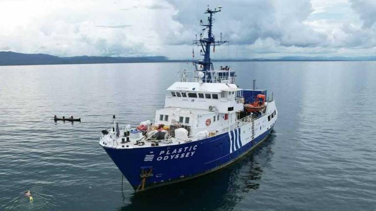 Plastic Odyssey, el laboratorio flotante de soluciones ambientales, llegó a Guayaquil