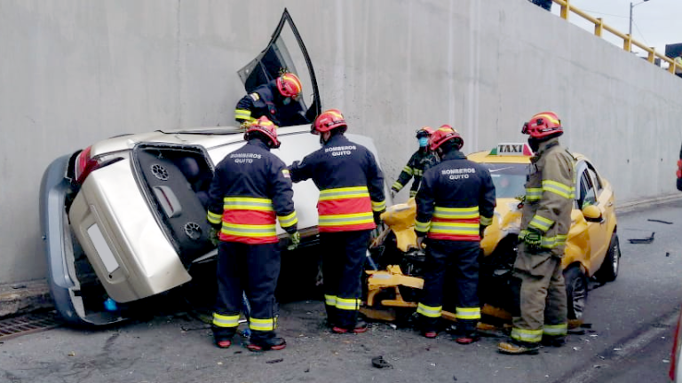 Varios accidentes de tránsito dejan dos muertos y varios heridos en Quito