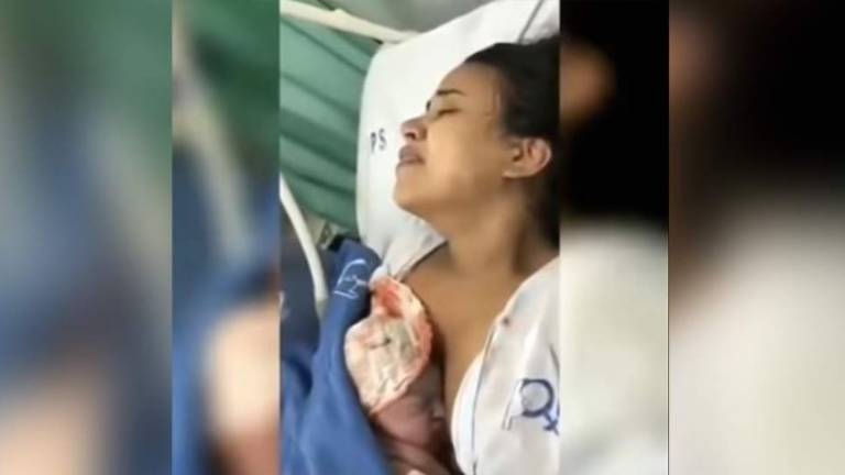 Bebé declarado muerto ‘resucita’ tras las oraciones de su madre ⁣