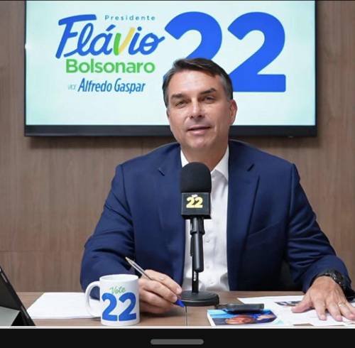 Flávio Bolsonaro llegó a Estados Unidos en un avión gestionado por Estados Unidos.