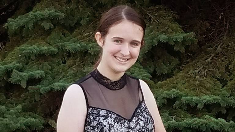 Niña apuñalada por amigas en fiesta de pijamas, cuenta su historia