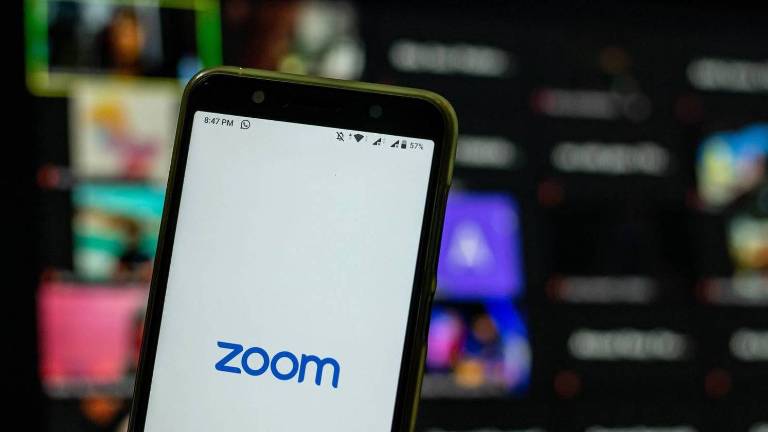 Niño de 14 años es detenido en Estados Unidos por enviar mensajes vía zoom amenazando con organizar tiroteo