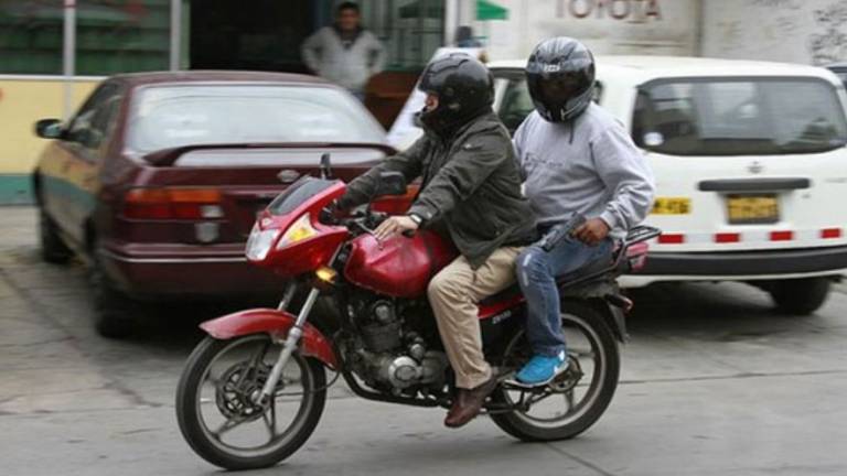 En Guayaquil no podrán circular dos personas en moto desde las 19:00 hasta las 06:00