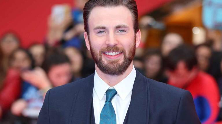 La graciosa respuesta de Chris Evans al supuesto bebé que espera junto a Lizzo