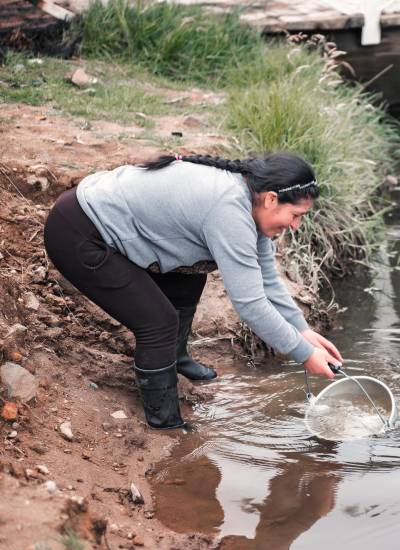 Las guardianas del agua: la lucha de las mujeres por obtener un recurso vital
