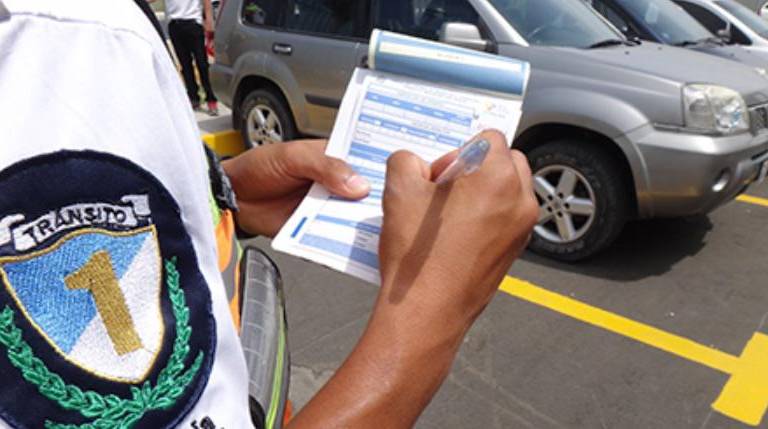 Agentes de tránsito son procesados ​​por presunta concusión en Ambato: 20 dólares sirvieron como prueba