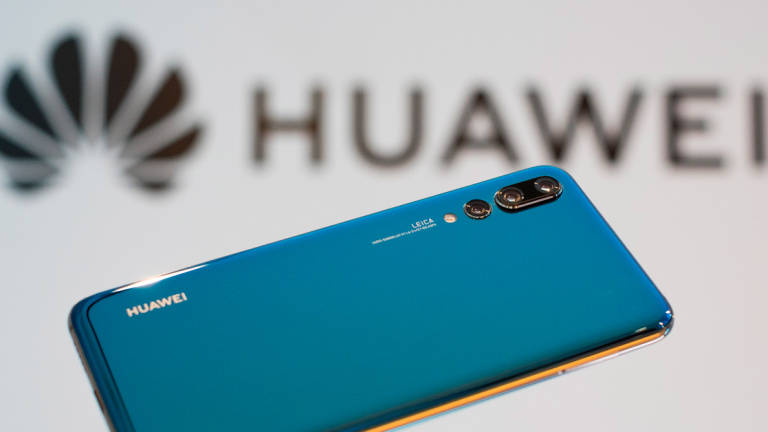 Ventas de teléfonos Huawei se hunden fuera de China