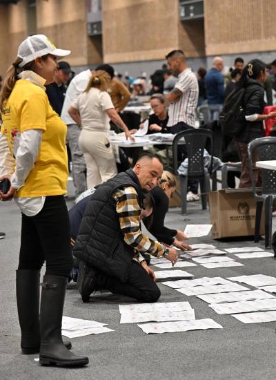 Conteo de votos en las elecciones de Colombia.