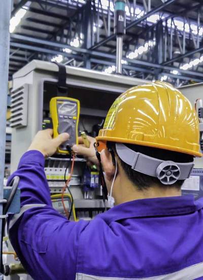 Mecánicos, operadores de mantenimiento, supervisores de producción y personal logístico son esenciales para la reactivación industrial.