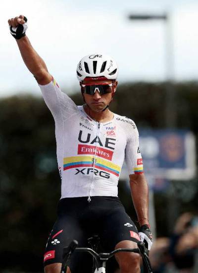 Jhonatan Narváez atacó a 10 km de la meta y así saborear un nuevo triunfo en la Corsa Rosa.