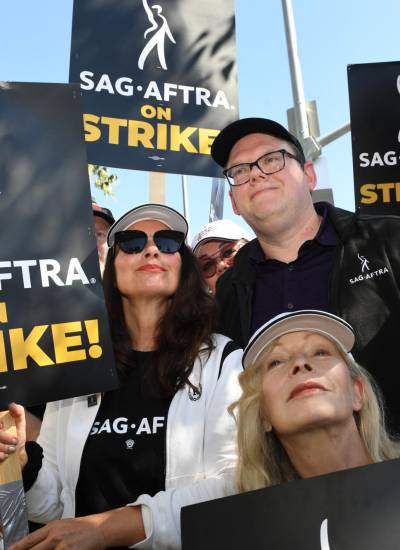Decenas de miles de actores de Hollywood se declararon en huelga