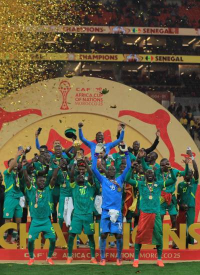 La Selección de Senegal celebra el título de la Copa Africana.