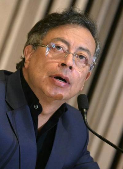 Gustavo Petro ordena regreso inmediato de su embajadora en Ecuador y lanza acusaciones contra Noboa