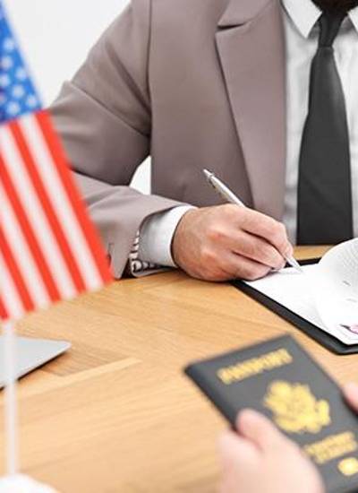 La persona seleccionada será responsable de administrar y operar el programa de bienes de la Embajada de EE.UU. en Ecuador.