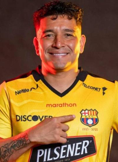 El lateral izquierdo, de 33 años, fue acribillado a plena luz del día dentro de una carnicería en el norte de Guayaquil.