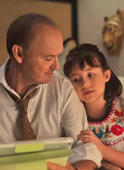 Fotografía que muestra a Andy Goodrich (Michael Keaton) con sus hijos en el filme.