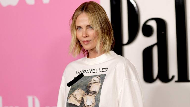 Charlize Theron habla sobre la noche en que su madre mató a su padre para protegerla
