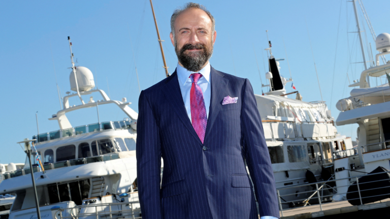 Halit Ergenç, protagonista de ‘Las mil y una noches’, fue condenado en Turquía a casi dos años de prisión por falso testimonio en un juicio vinculado a las protestas del Parque Gezi.