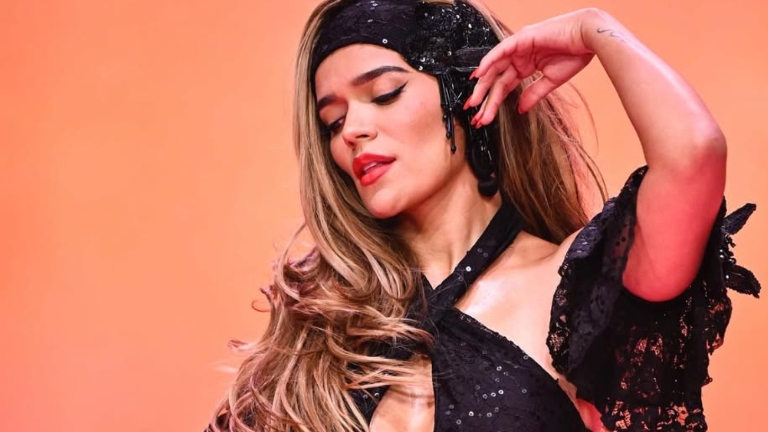 Karol G confirma que los escenarios de su Tropicoqueta Tour 2026 ya están asegurados.