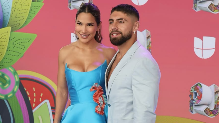 Alejandra Jaramillo brilló en Premios Juventud 2025 junto a Beta Mejía