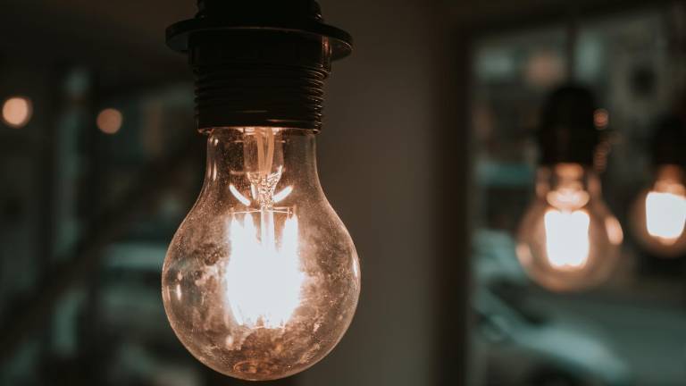 Gobierno oficializa compensación de hasta 180 kilowatts en planillas eléctricas de abril por afectaciones climáticas