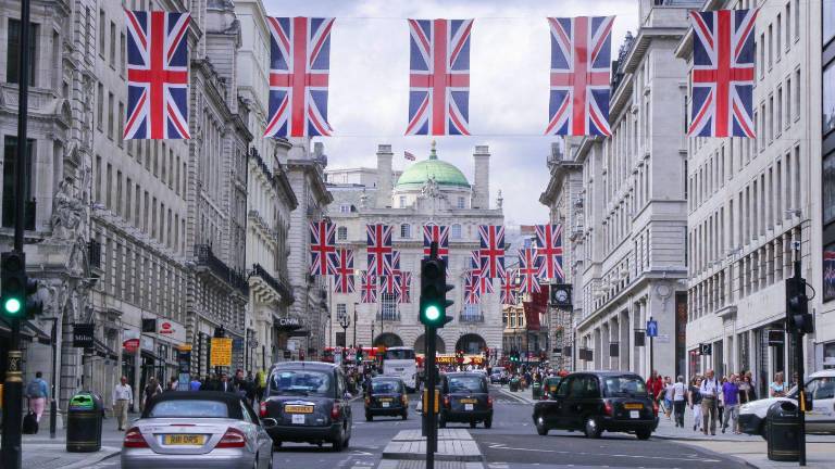 Reforma migratoria en Reino Unido: Gobierno británico defiende medidas contra la inmigración irregular