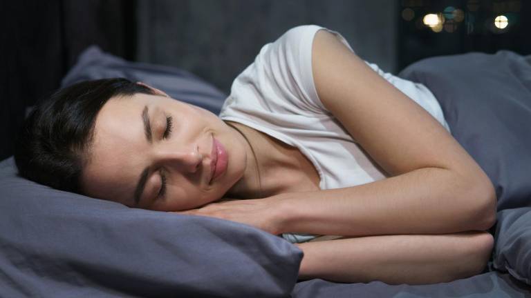 Un estudio revela que el cerebro imita patrones del sueño cuando enfrenta la privación total de descanso.