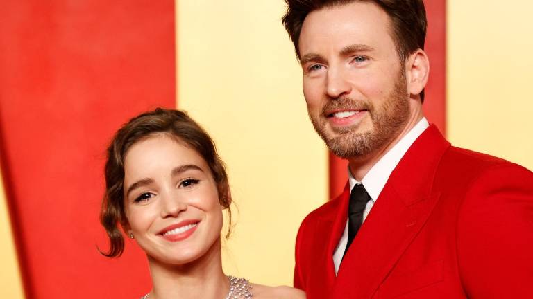 Chris Evans y Alba Baptista celebran la llegada de su primera hija