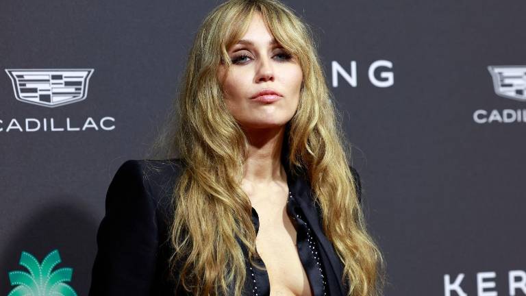 Miley Cyrus fue captada como 'Hannah Montana' en Malibú