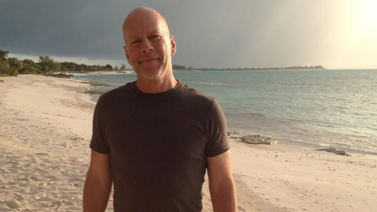 Esposa de Bruce Willis asegura que el actor está perdiendo la capacidad de hablar